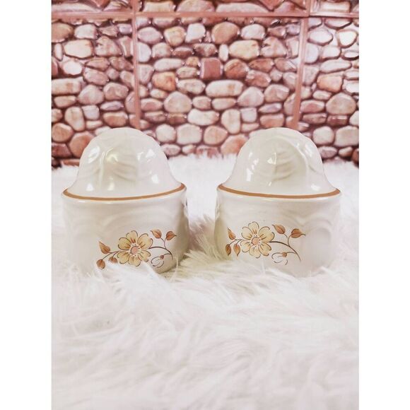Vintage Stoneware cordella burnet salt and pepper shakers - Picture 1 of 7